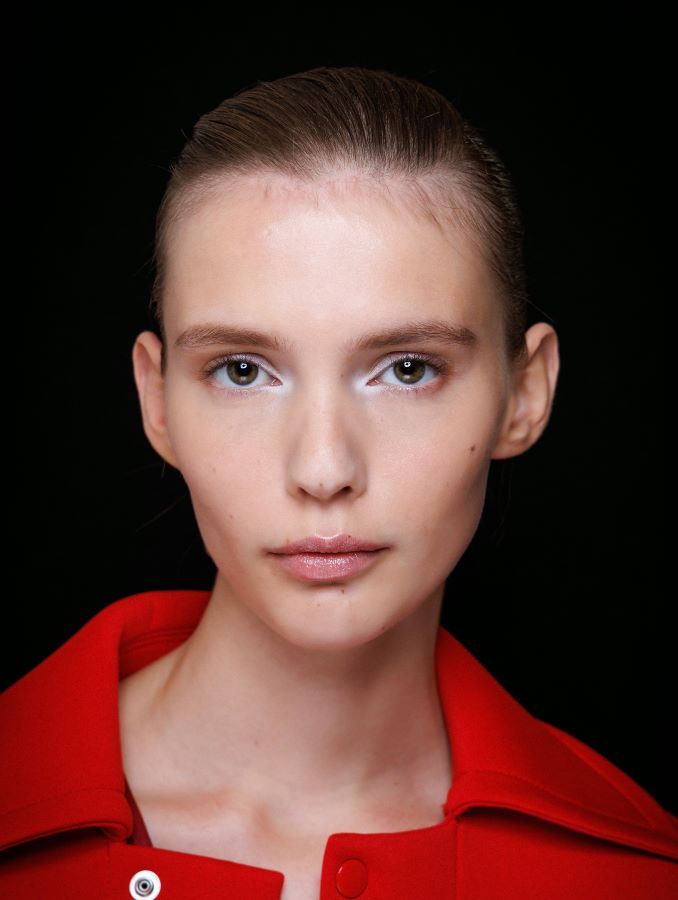 أكثر صيحات المكياج رواجاً في ربيع وصيف 2025 بحسب عروض الأزياء العالمية