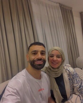 لن تصدقوا الشبه الكبير بين محمد صلاح وشقيقته