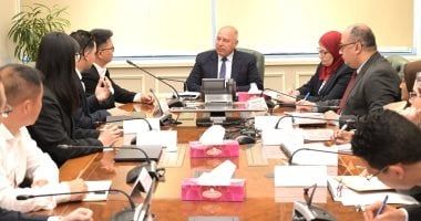 الوزير يبحث مع مجموعة ديلي الصينية إنشاء مجمع صناعي ضخم لإنتاج الأدوات المكتبية