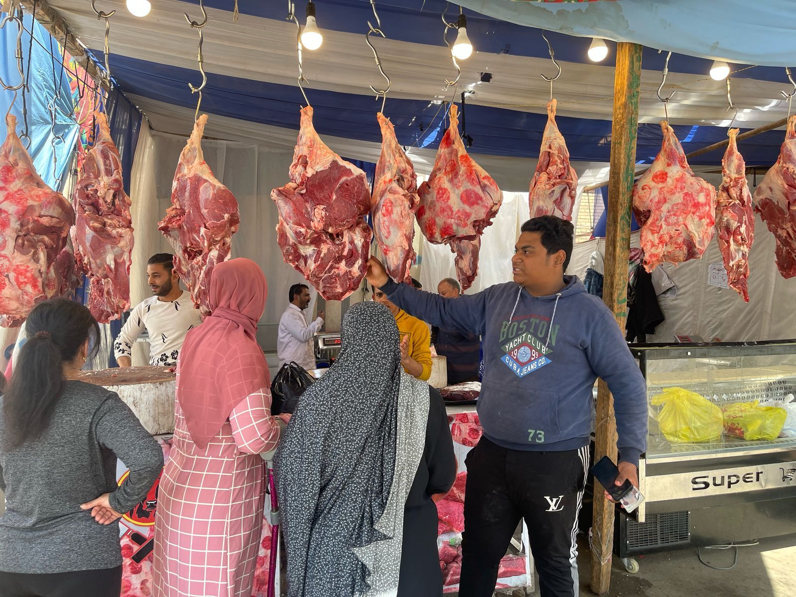 معرض أهلًا رمضان في العمرانية يطرح كيلو اللحمة بـ250 جنيهًا