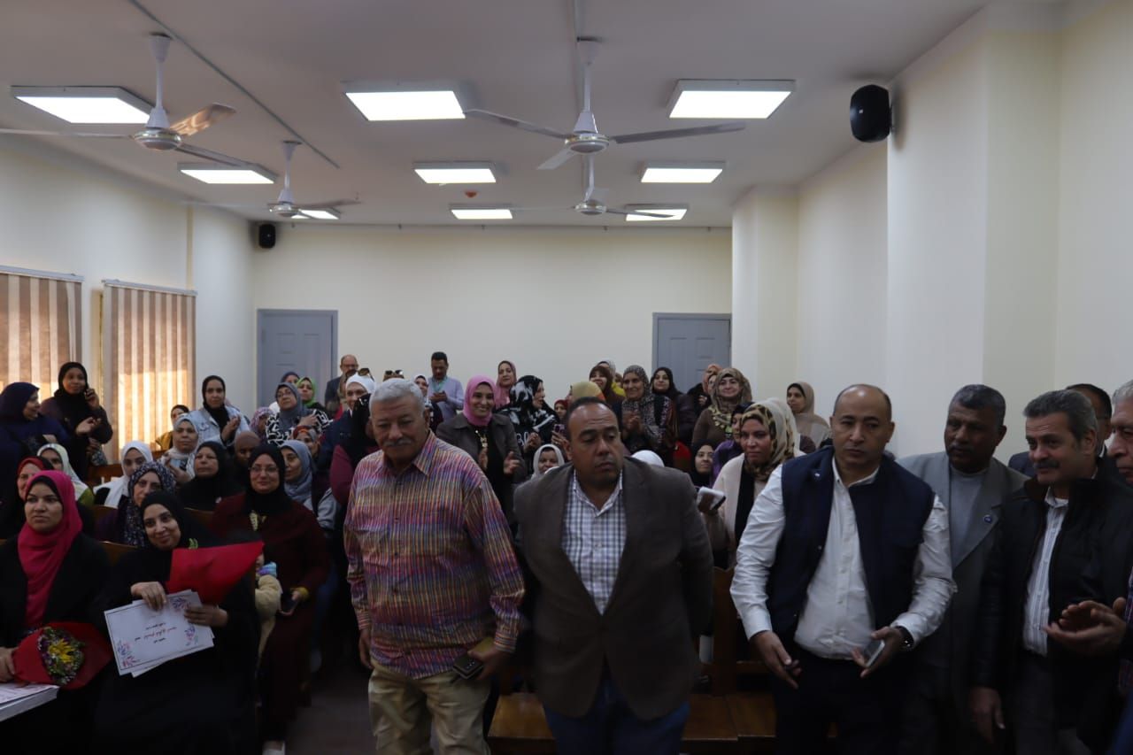 الهيئة العامة للنظافة والتجميل بالجيزة تكرم الأمهات المثاليات لعام 2025.. صور