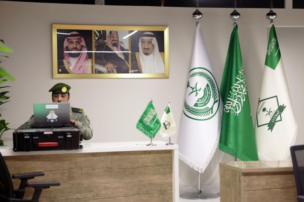 خدمة التفويض الإلكتروني لمراجعة إدارات الجوازات.. المزايا والشروط