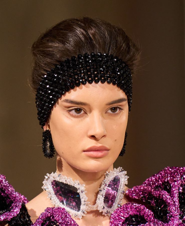 أكثر صيحات المكياج رواجاً في ربيع وصيف 2025 بحسب عروض الأزياء العالمية