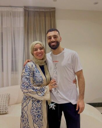 لن تصدقوا الشبه الكبير بين محمد صلاح وشقيقته