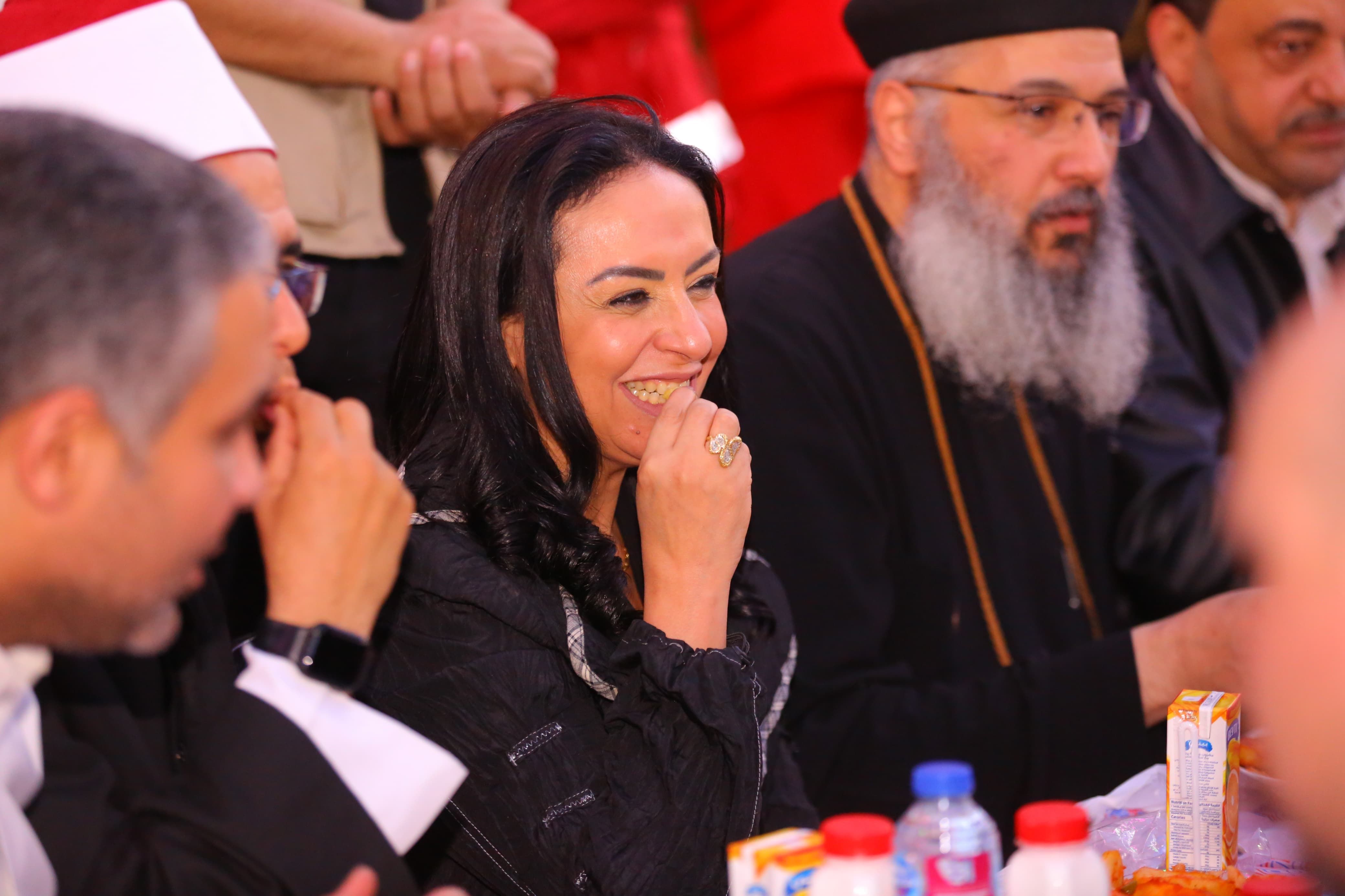 وزيرة التضامن تشهد حفل "إفطار أهالينا" لسكان المناطق بديلة العشوائيات