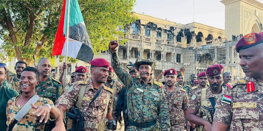 البرهان يصل بالطائرة الرئاسية إلى مطار الخرطوم الدولي والي القصر الرئاسي الجمهورية