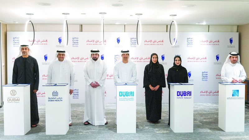 الامارات | أحمد بن محمد: دبي حريصة على إثراء إعلامها بعقول وطاقات خلّاقة