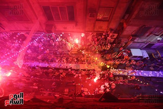 فيصل بتفرح.. الأهالى ينظمون مائدة رمضانية ضخمة بطول 18 شارعا.. صور