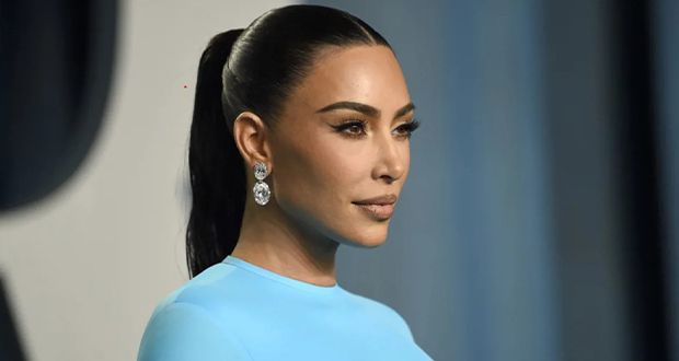 كيم كارداشيان تشهد في محاكمة سرقة مجوهراتها بباريس