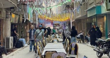 للعام الرابع بامتداد 18 شارعا.. أهالى فيصل ينظمون مائدة إفطار رمضانية.. صور