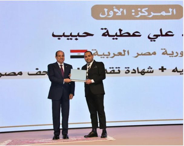 محمود حبيب بعد تكريمه من الرئيس السيسي فى "ليلة القدر": القرآن بركة حياتى