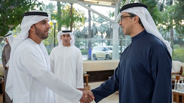 منصور بن زايد يستقبل موظفي عدد من الجهات الحكومية في مأدبة إفطار رمضانية