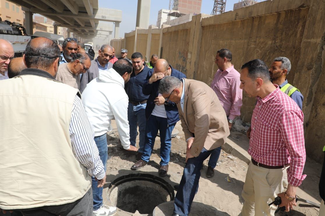 محافظ الجيزة يطلق التشغيل التجريبى لخط صرف صحى لحل مشكلة الطفح ببشتيل