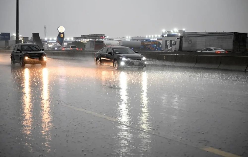 خلال 24 ساعة.. عسير تتصدر 6 مناطق شهدت هطول الأمطار