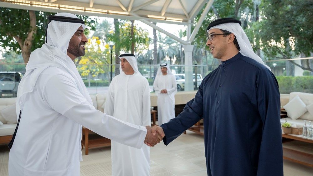 منصور بن زايد يستقبل موظفي عدد من الجهات الحكومية في مأدبة إفطار رمضانية