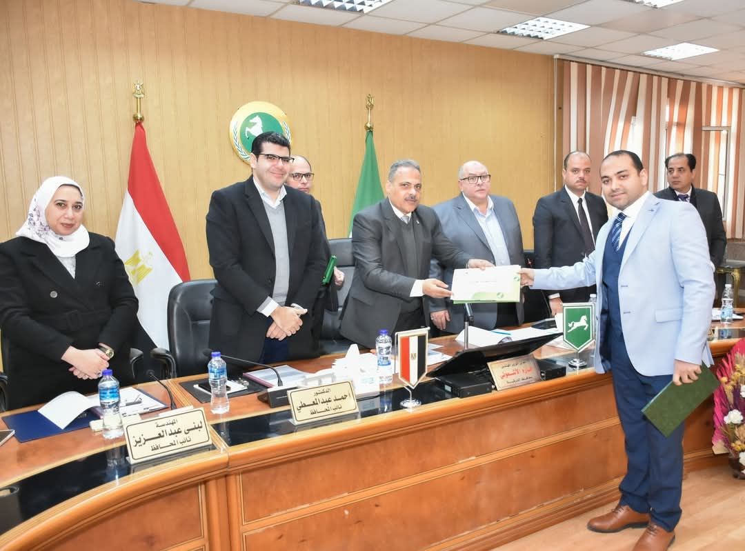 محمود حبيب بعد تكريمه من الرئيس السيسي فى "ليلة القدر": القرآن بركة حياتى