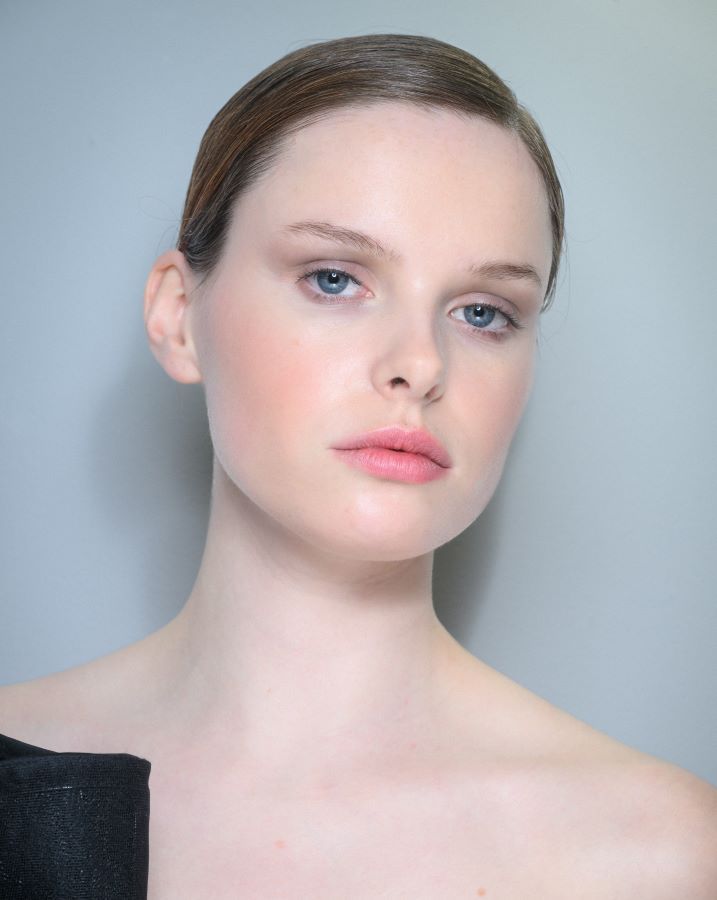 موضة أحمر الشفاه في ربيع وصيف 2025: دليلك لأبرز الألوان الرائجة