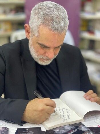 جو قديح: لذلك اخترت Les Quatre Raisons عنواناً لكتابي وهذا ما سأفعله في مسرحيتي الجديدة