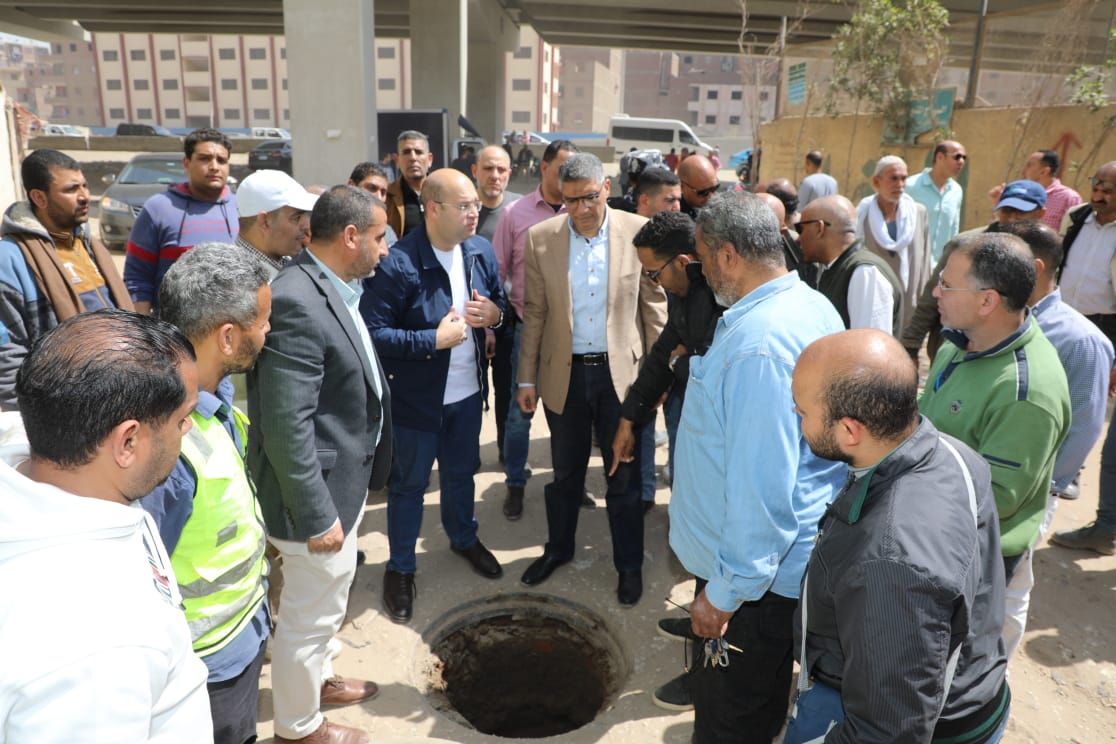 محافظ الجيزة يطلق التشغيل التجريبى لخط صرف صحى لحل مشكلة الطفح ببشتيل