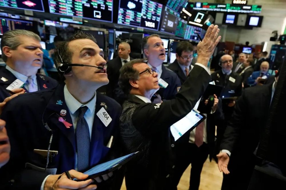 تراجع الأسهم الأمريكية بعد فرض رسوم السيارات المستوردة