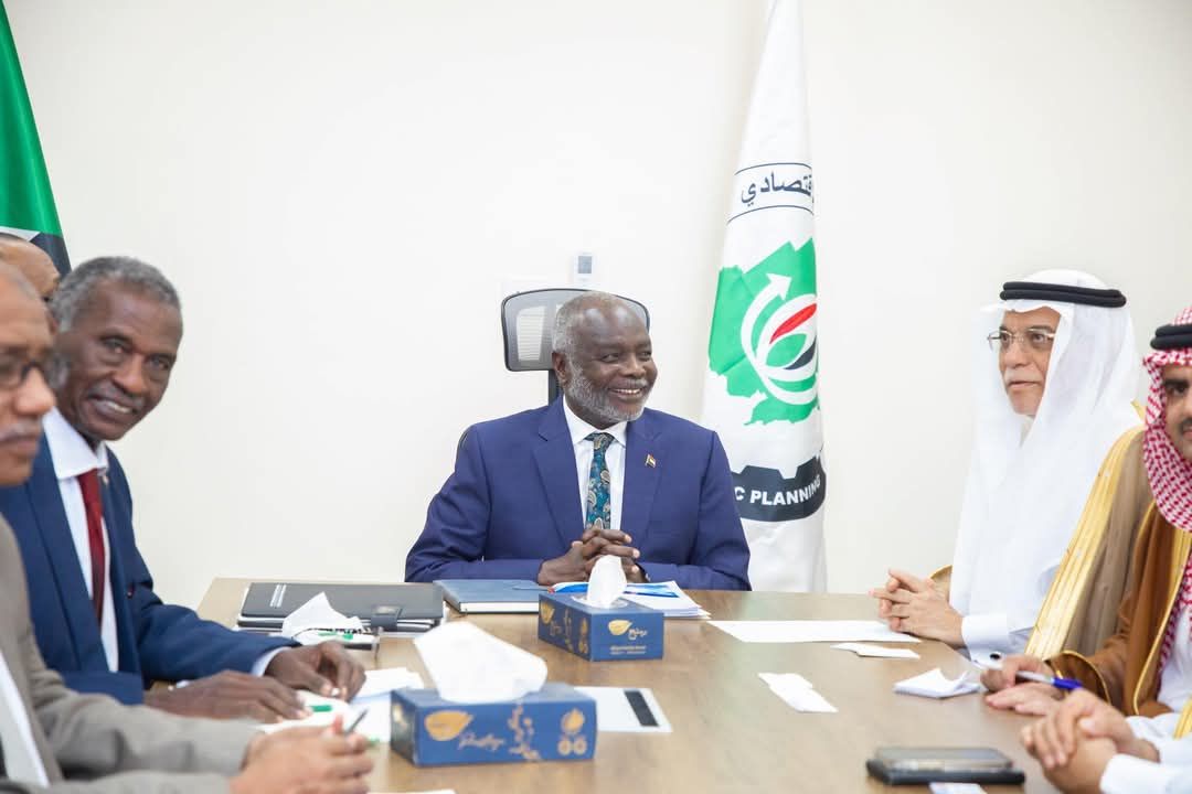 الحكومة تستعرض أولويات إعادة الإعمار العاجلة مع اللجنة السعودية