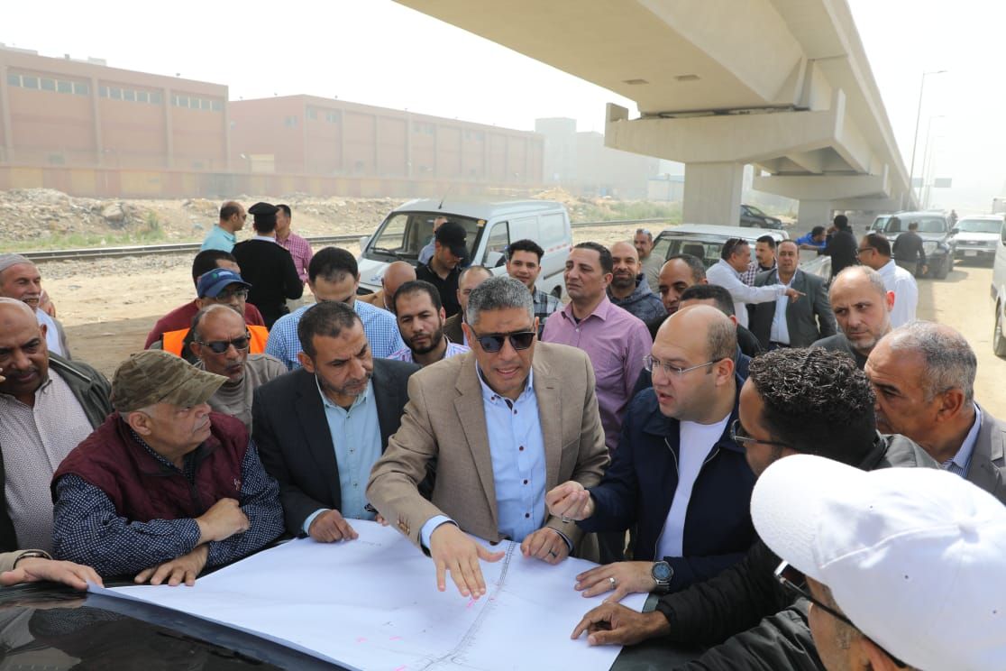 محافظ الجيزة يطلق التشغيل التجريبى لخط صرف صحى لحل مشكلة الطفح ببشتيل