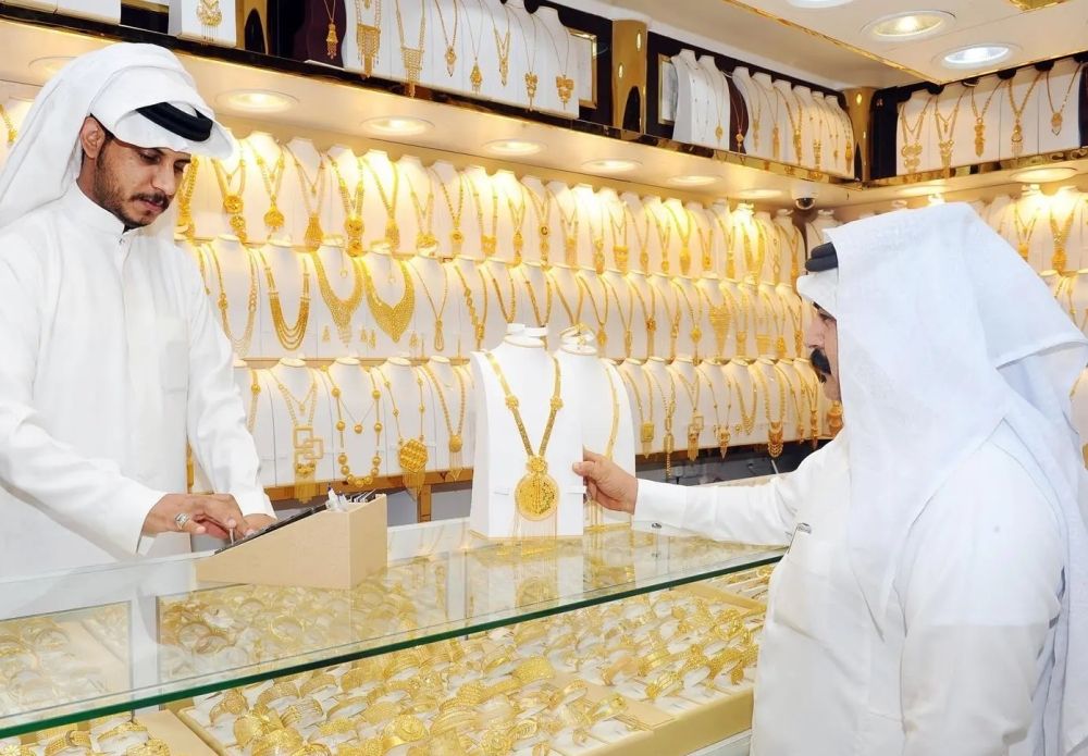 استعدادًا لعيد الفطر.. نشاط اقتصادي وكثافة شرائية في الأسواق