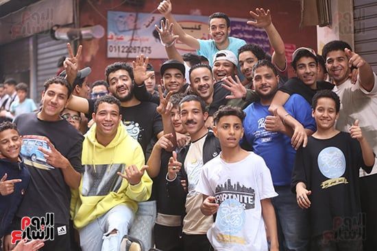 فيصل بتفرح.. الأهالى ينظمون مائدة رمضانية ضخمة بطول 18 شارعا.. صور