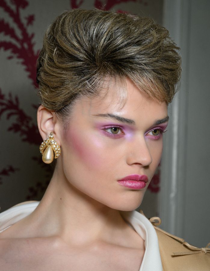 موضة أحمر الشفاه في ربيع وصيف 2025: دليلك لأبرز الألوان الرائجة