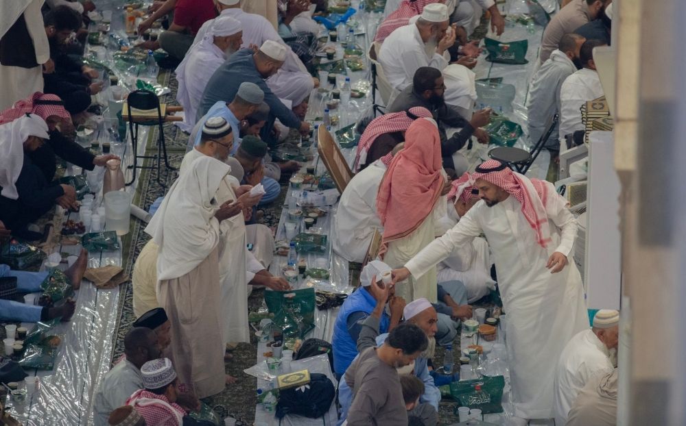 12 خدمة لتسهيل تفرغ المعتكفين لأداء العبادات في المسجد النبوي