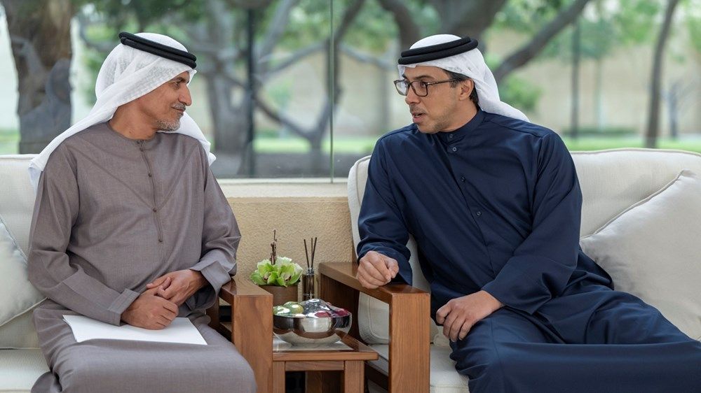 منصور بن زايد يستقبل موظفي عدد من الجهات الحكومية في مأدبة إفطار رمضانية