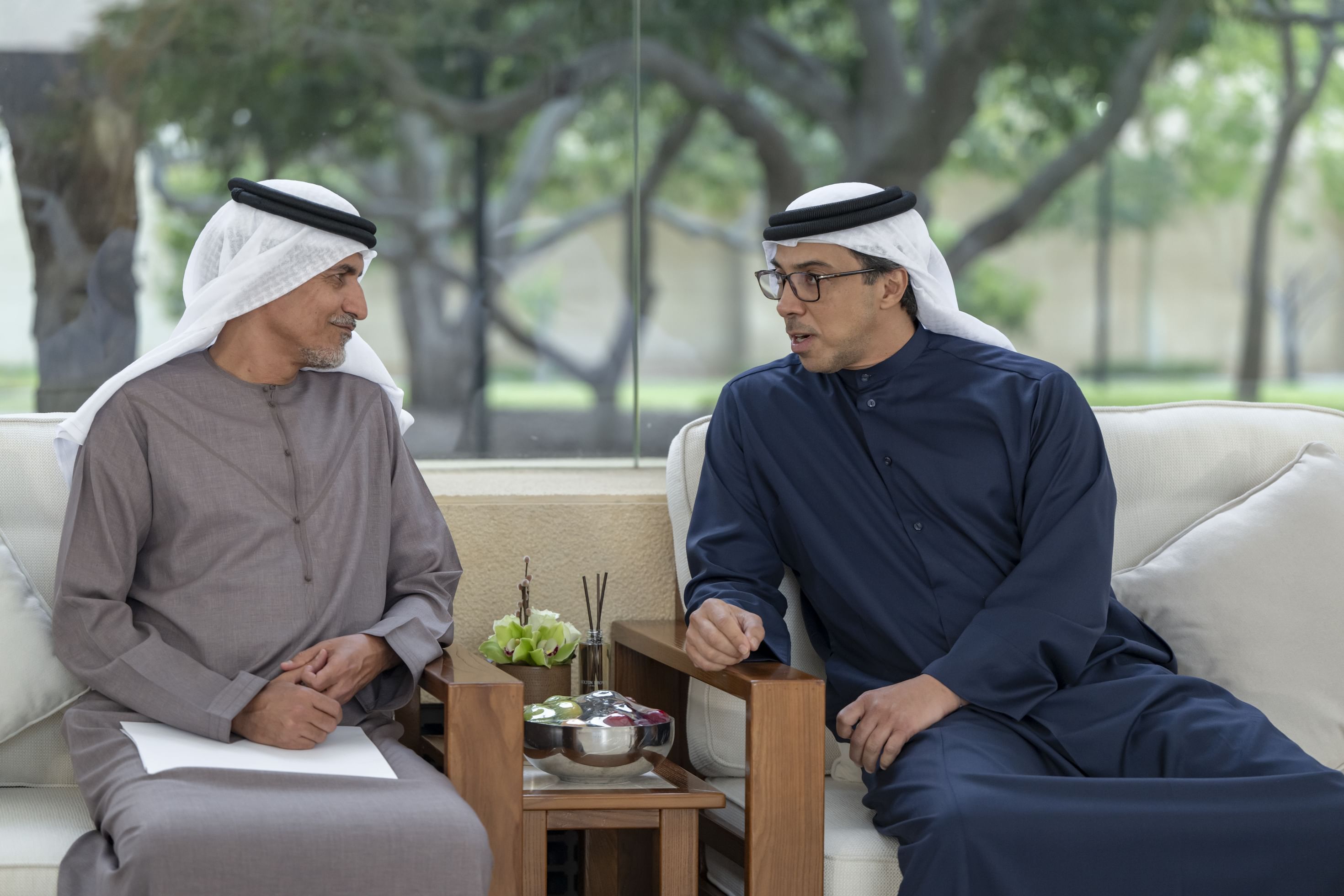 الامارات | منصور بن زايد يستقبل موظفي عدد من الجهات الحكومية في مأدبة إفطار رمضانية