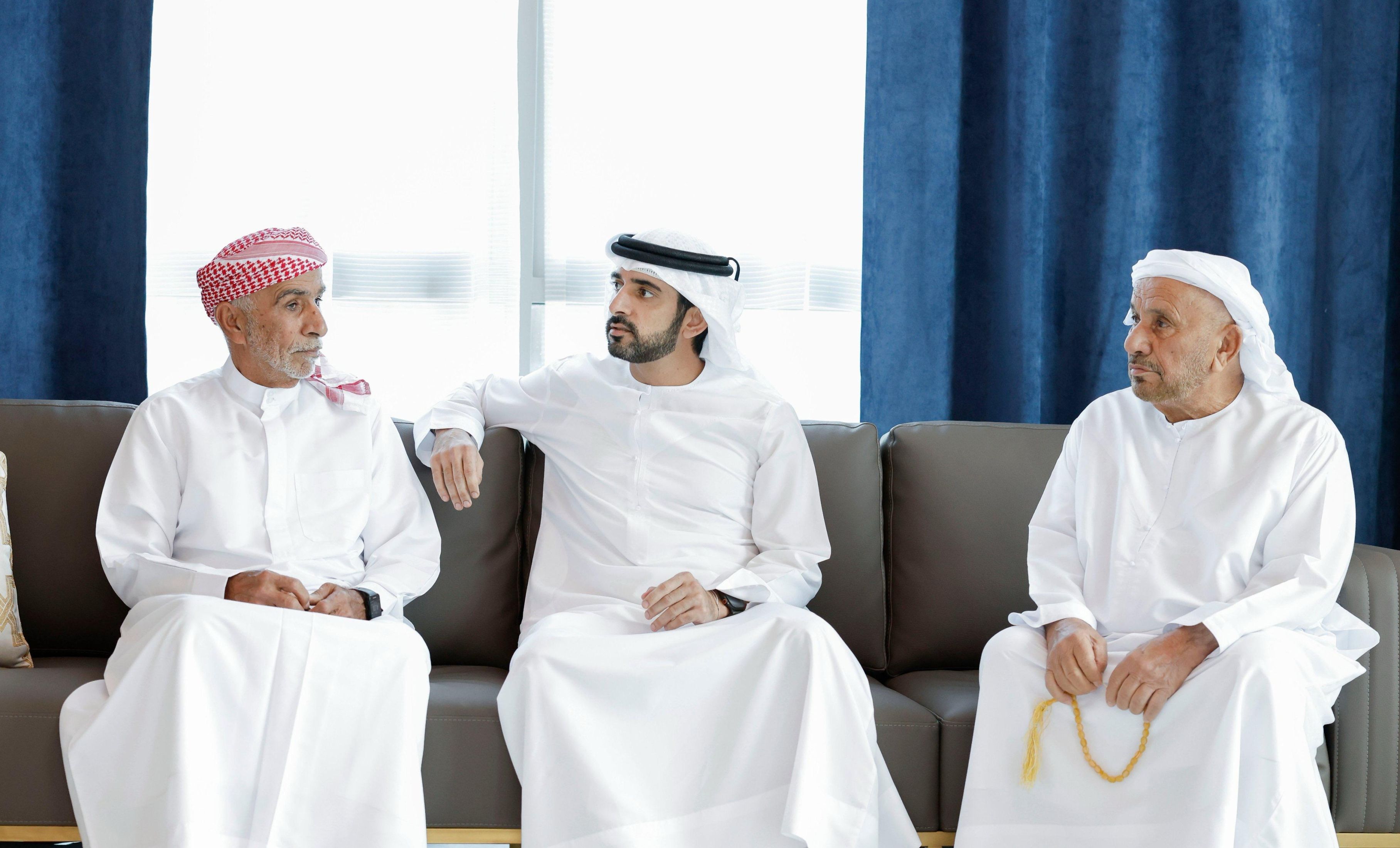 الامارات | حمدان بن محمد يقدّم واجب العزاء في وفاة حمد بن محمد بوهليبة