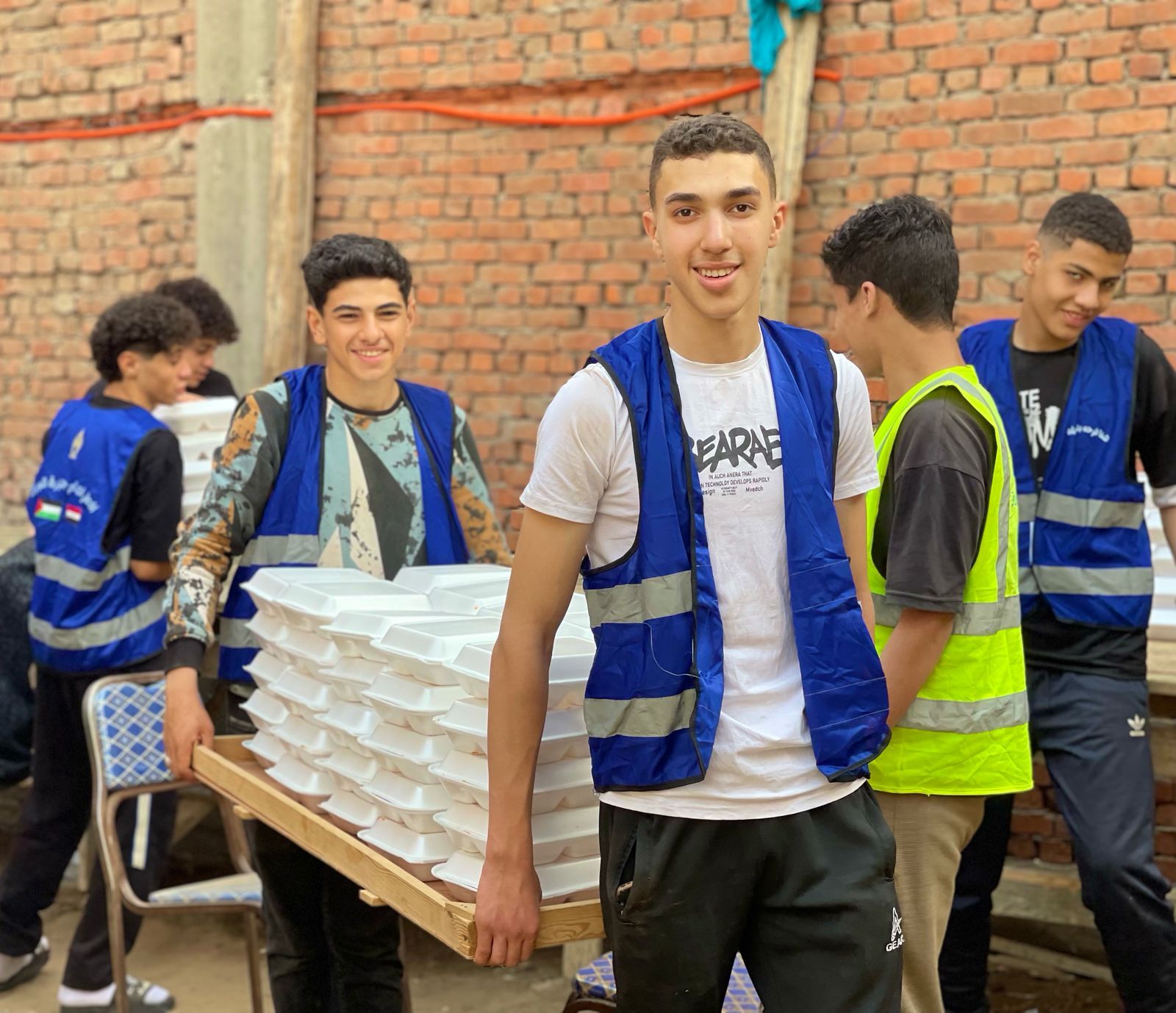 جزيرة الوراق بتفرح.. الأهالى يجهزون مائدة إفطار جماعى للعام الرابع.. صور