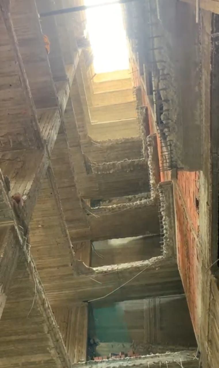 محافظة الجيزة تزيل 14 دورا مخالفا لعقارين بميدان بورسعيد فى العجوزة.. فيديو