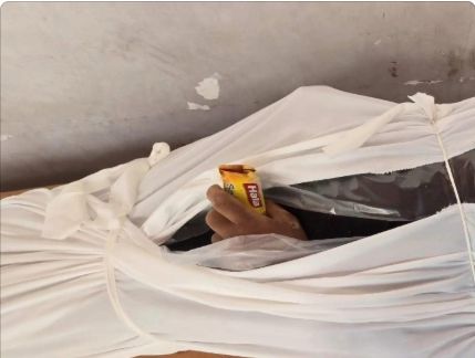 لم يرحموا إعاقته وجوعه.. قصة استشهاد فلسطينى من ذوى الهمم ممسكا بقطعة بسكويت