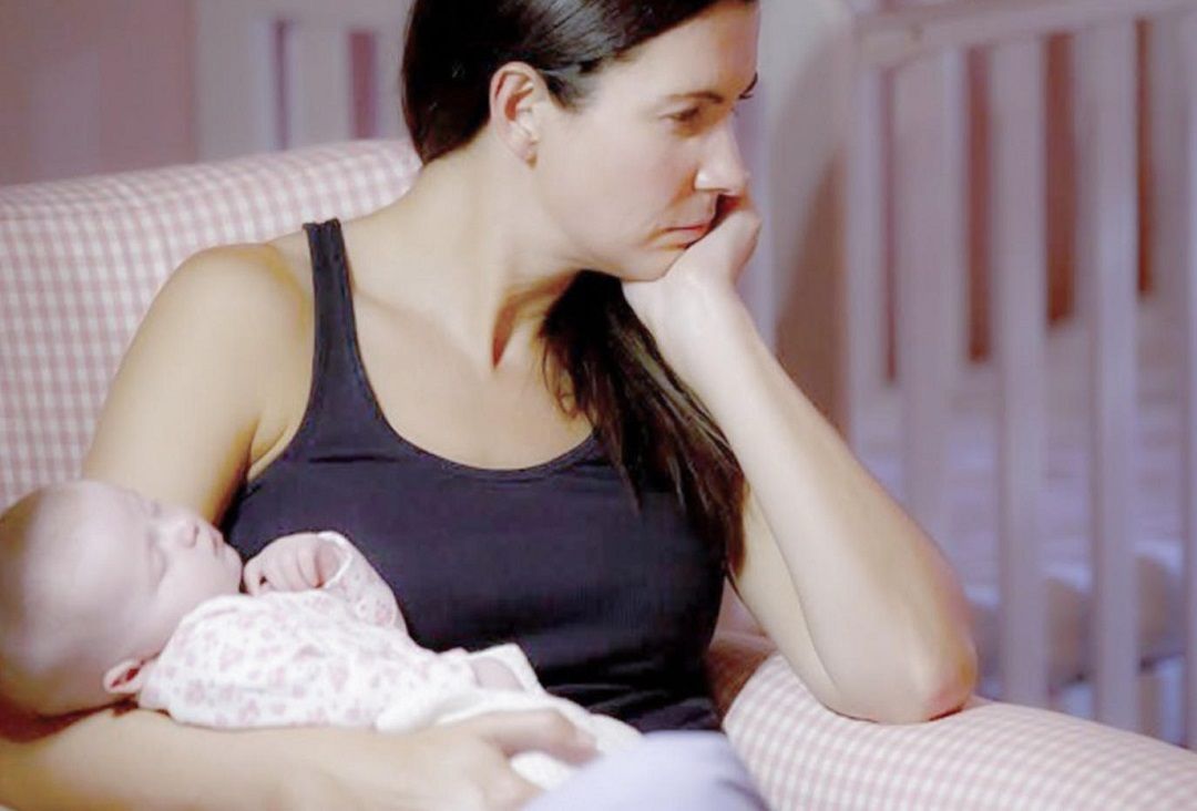 اكتئاب النفاس أصعب المشاكل بعد الولادة: وأمامك 9 طرق للتعامل معه