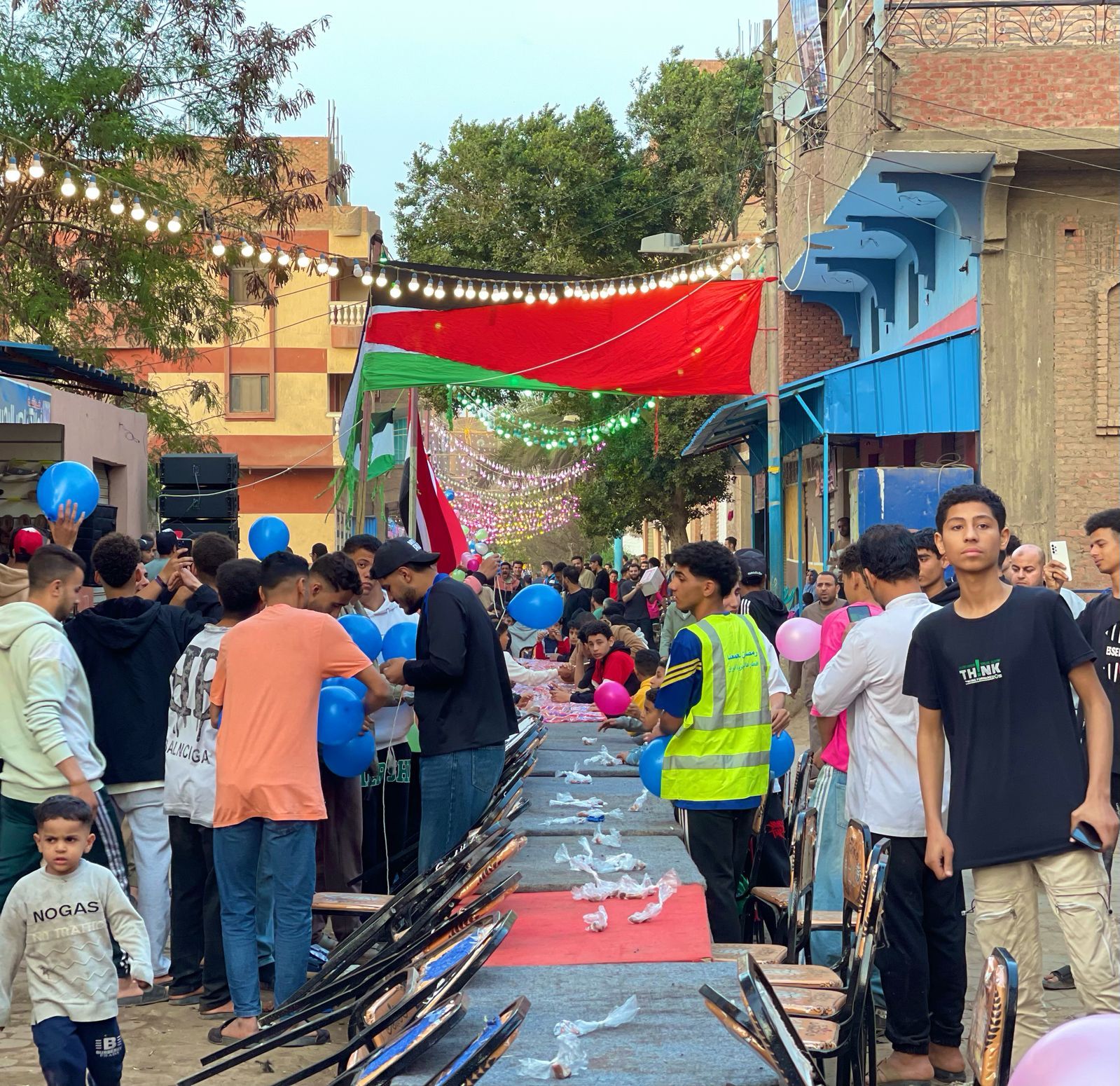 جزيرة الوراق بتفرح.. الأهالى يجهزون مائدة إفطار جماعى للعام الرابع.. صور