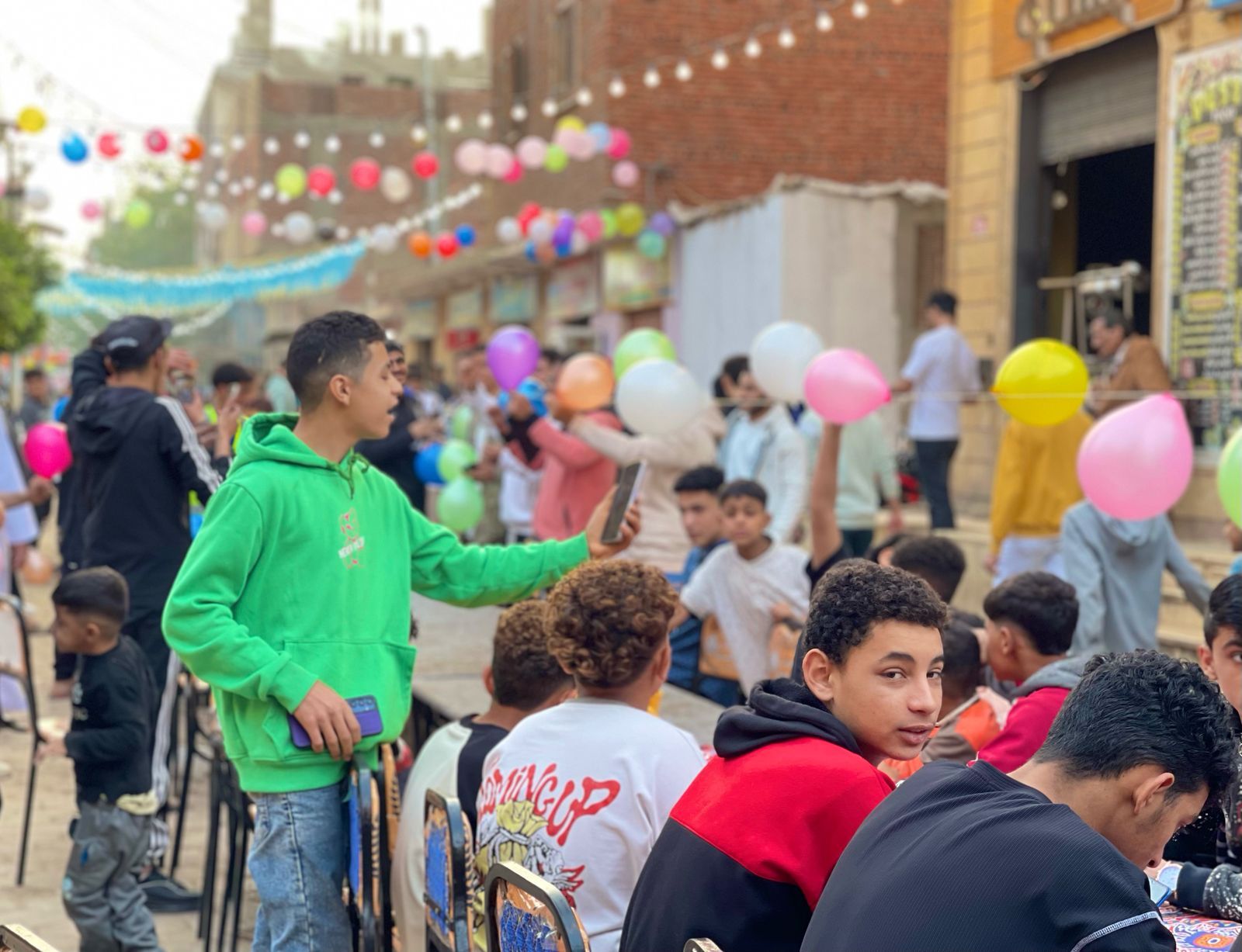 جزيرة الوراق بتفرح.. الأهالى يجهزون مائدة إفطار جماعى للعام الرابع.. صور