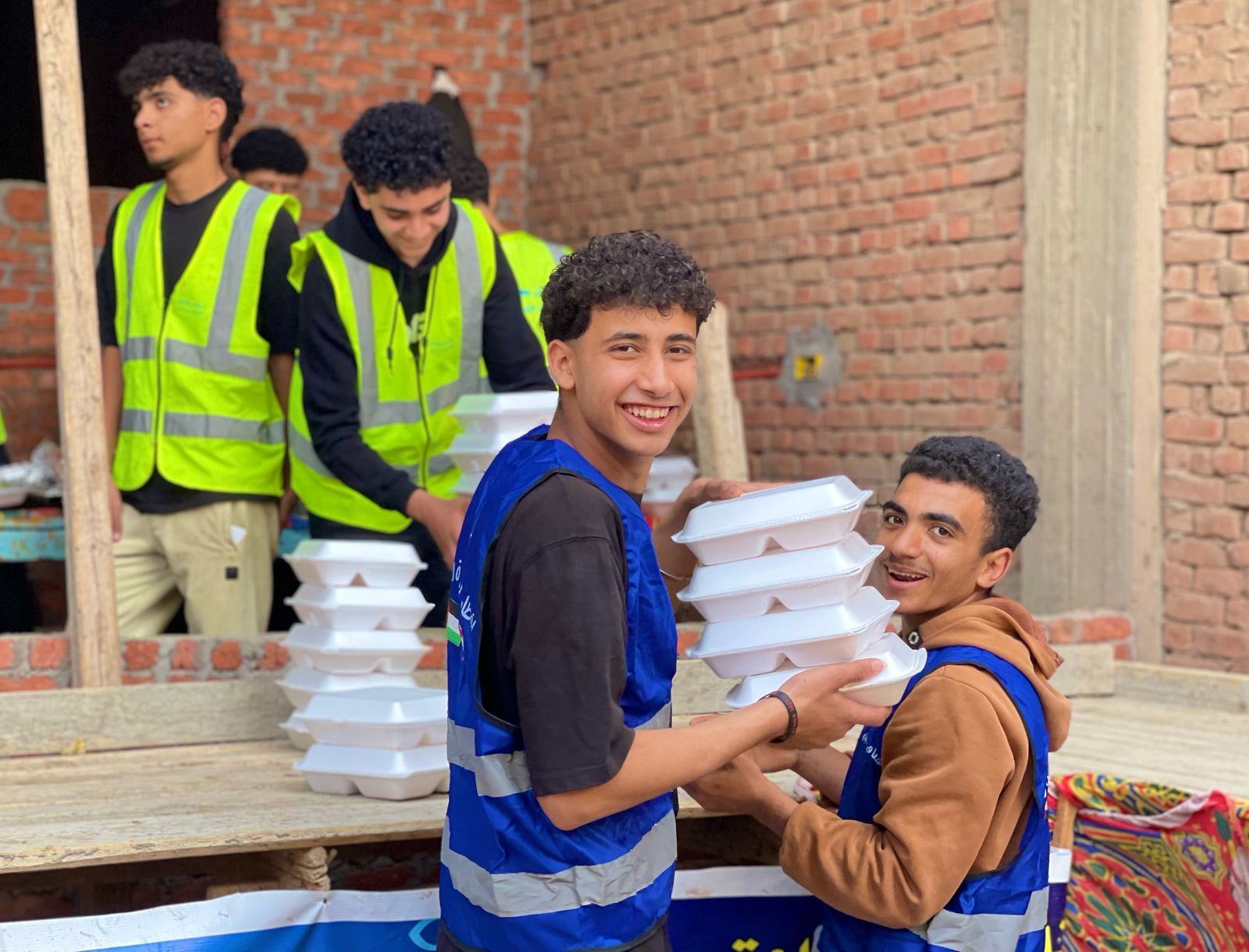 جزيرة الوراق بتفرح.. الأهالى يجهزون مائدة إفطار جماعى للعام الرابع.. صور