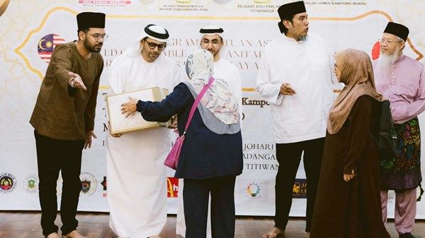 «زايد الإنسانية» تنفّذ مبادرة إفطار صائم في ماليزيا