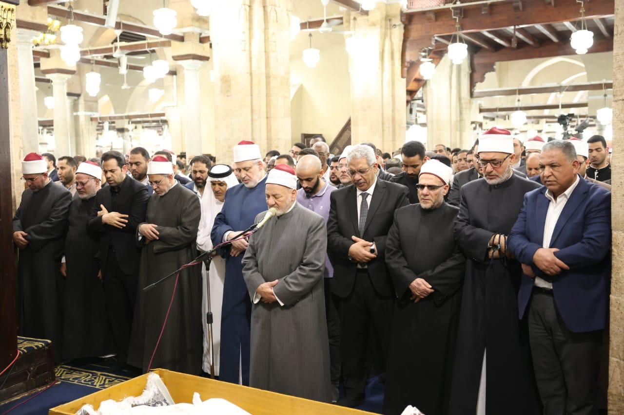 بحضور علماء وقيادات المشيخة.. تشييع جنازة محمد المحرصاوى من الجامع الأزهر.. صور