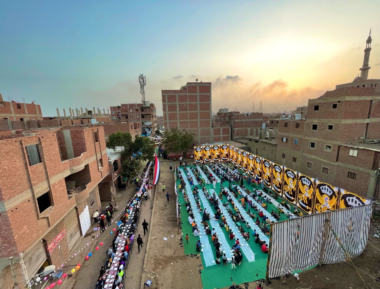 جزيرة الوراق بتفرح.. الأهالى يجهزون مائدة إفطار جماعى للعام الرابع.. صور