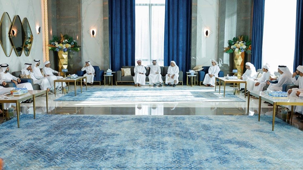 حمدان بن محمد يقدّم واجب العزاء في وفاة حمد بن محمد بوهليبة