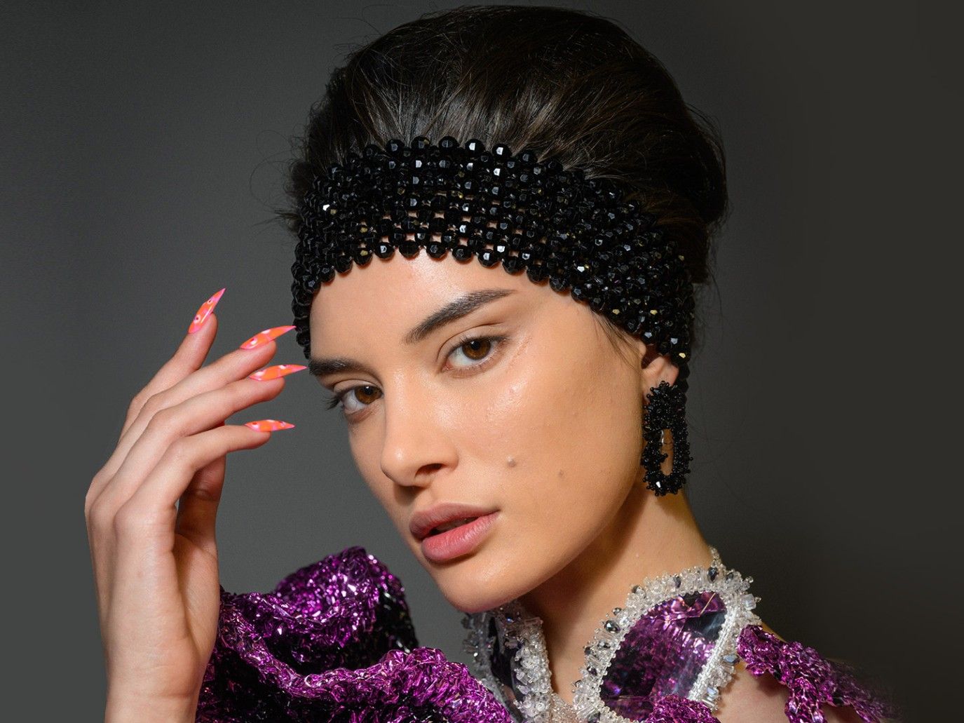 ألوان مناكير مستوحاة من الطبيعة لإطلالة ناعمة في عيد الفطر 2025