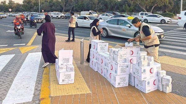 140 ألف وجبة كسر صيام وزعتها «الهلال» في أبوظبي