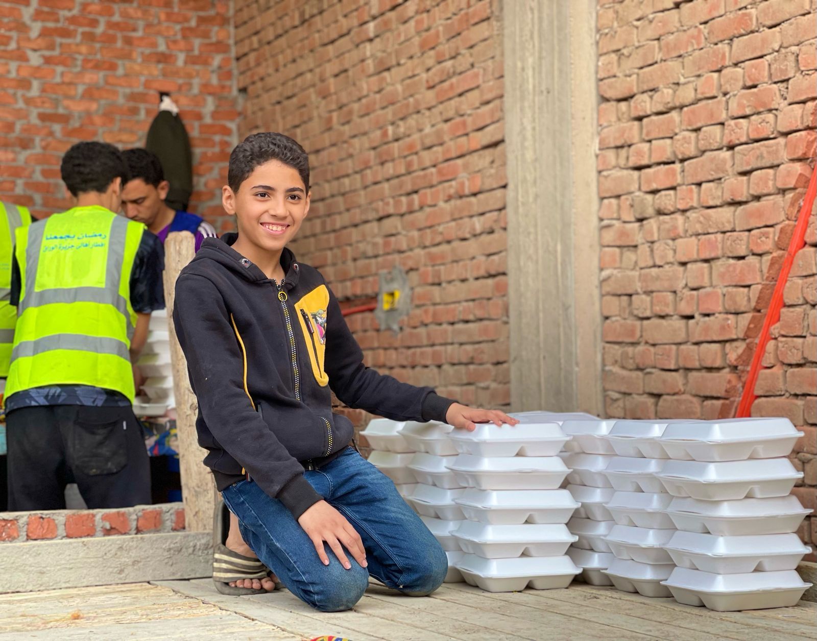 جزيرة الوراق بتفرح.. الأهالى يجهزون مائدة إفطار جماعى للعام الرابع.. صور