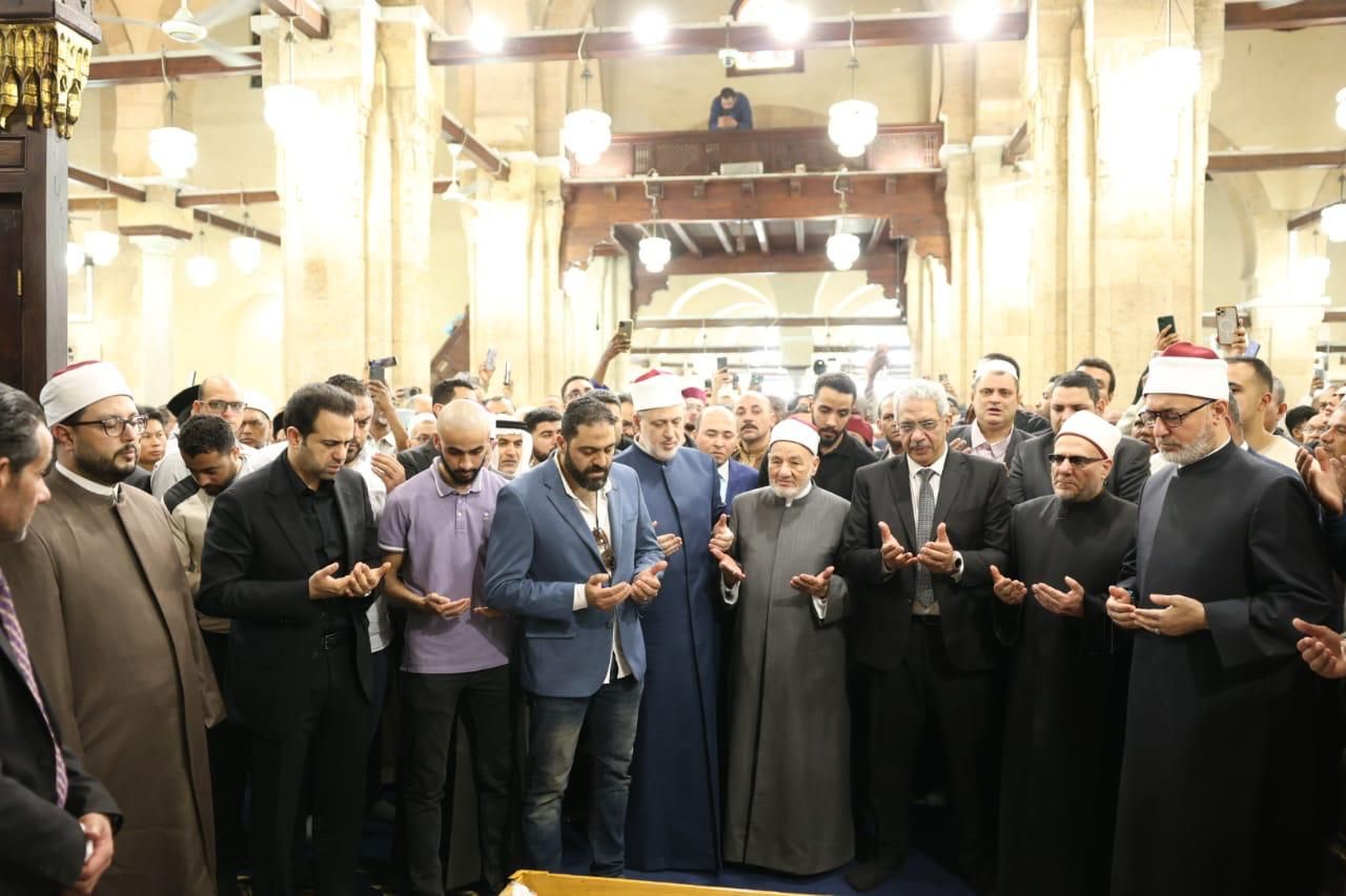 بحضور علماء وقيادات المشيخة.. تشييع جنازة محمد المحرصاوى من الجامع الأزهر.. صور