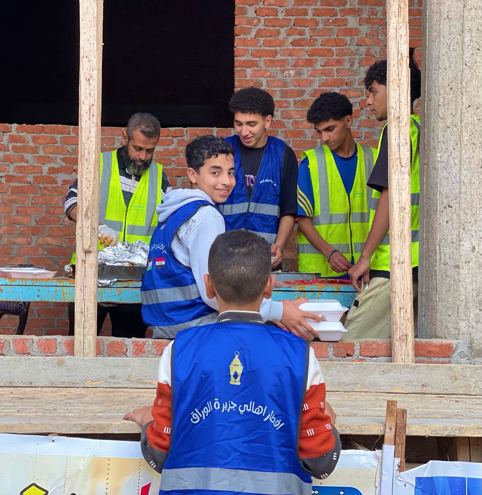 جزيرة الوراق بتفرح.. الأهالى يجهزون مائدة إفطار جماعى للعام الرابع.. صور