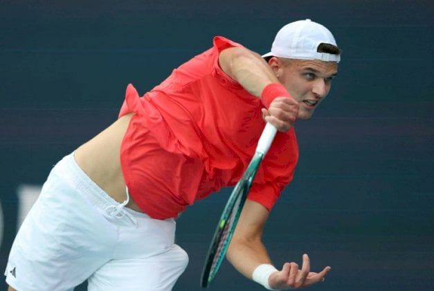 دورة ميامي: التشيكي منتشيك إلى نصف النهائي